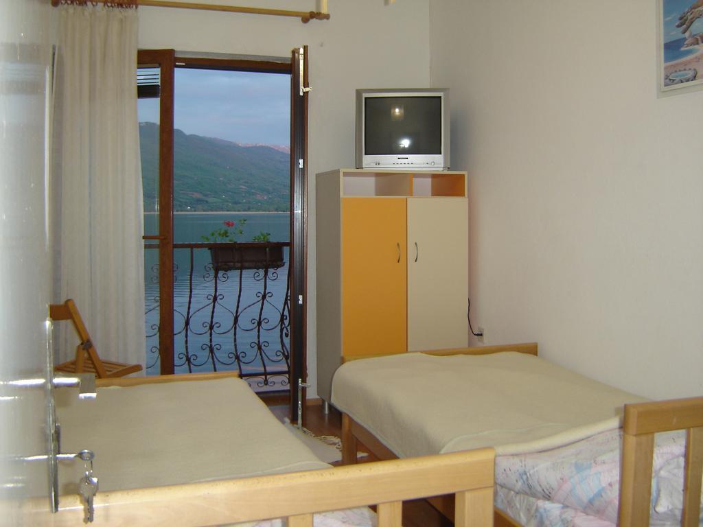 'By The Lake' Apartments Ohrid Kamer foto